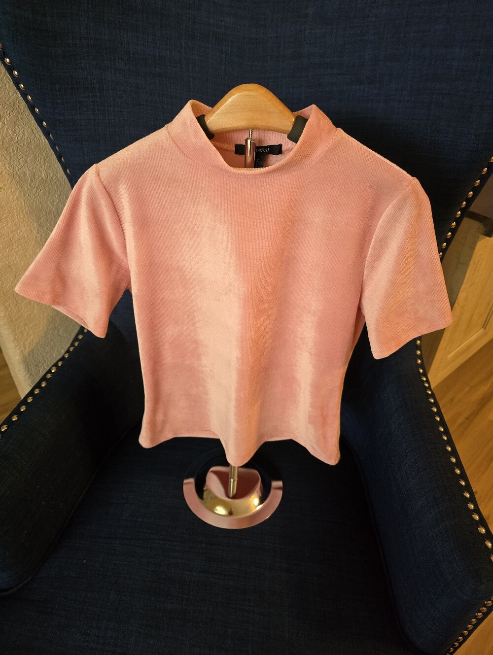 Forever 21 Dusty Pink Velour Short Sleeve Top. Misses Medium
